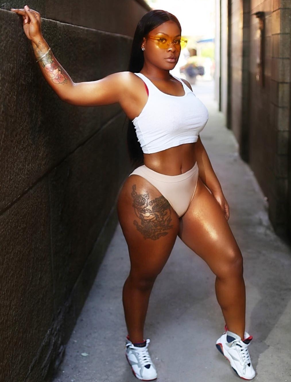 kingjazziedad:  DeliciouslySexy. CurvyLicious. BootiDelicious Mami. Many BiancaShow