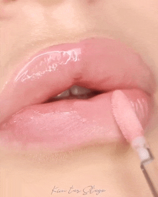 bee-stim:♥ kimterstege   ugh I can&rsquo;t wait to get my lip fillers 