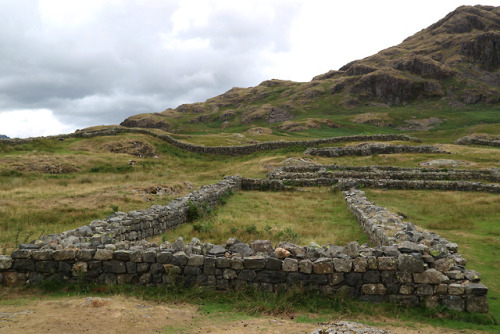 The Granaries and the Commander’s House, Hardknott Roman Fort, Cumbria, 31.7.18.The granaries in thi