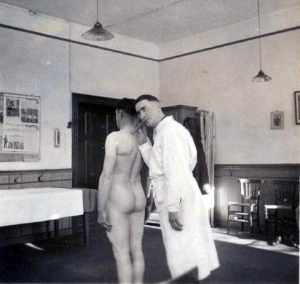 sexymenstraight:  Vintage soldiers - P2P1 - http://sexymenstraight.tumblr.com/post/148873534509P3