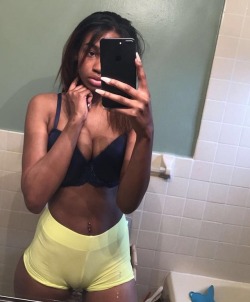 ebonycameltoelove:  @hornymixedgirl that’s