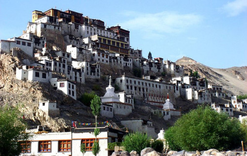 odditiesoflife:  Amazingly Beautiful Monasteries Hanging Monastery - Perched precariously halfway up a cliff some 75 meters (246 feet) above the ground, this Monastery is one of the most remarkable sights in China. Consisting of a complex of 40 rooms