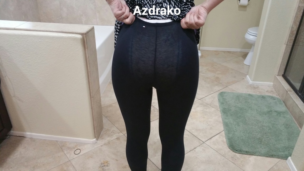 azdrako:Baby cat wanted to know if anyone could see her diaper through the leggings,
