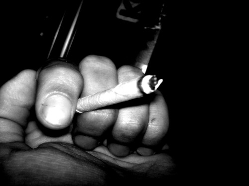 deskiciado:  La furia inherente al castigo que engendraste en mi alma?acaso no temes las cadenas del karma que algún día te consumirán?Es fácil herir cuando no tienes conciencia que te pese por las noches al dormir,es fácil arrojar palabras como
