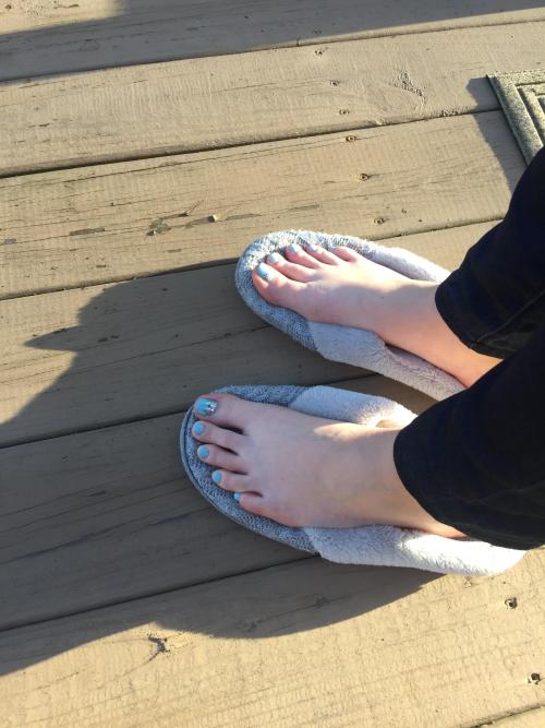 where-the-toes-are:Princess Pretty Feet Where the TOES are. 
