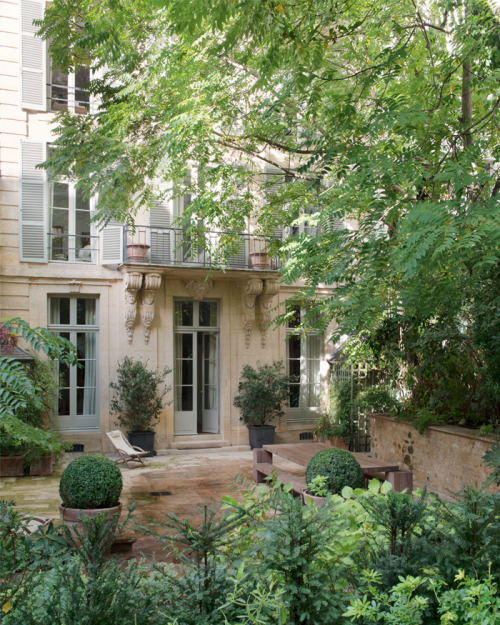 georgianadesign:Renovated 18th century Paris mansion. Workshop L + D in Architectural Digest FR.