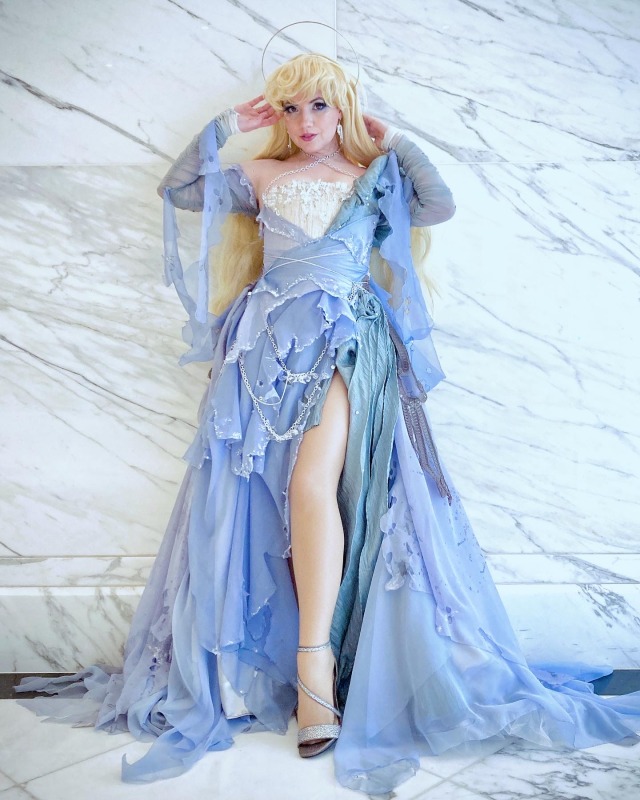 i debuted a new alecto design at katsucon this weekend! this one was specifically for the cosplay couture gala and was 