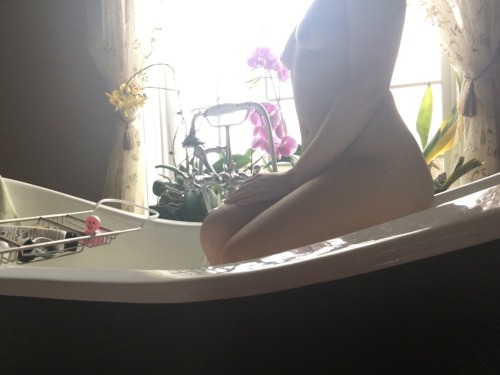 litttle–peach:  Missing home.    Please leave caption intact. Reblog only no reposts. 
