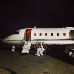 dlovato-news:  @ddlovato: Having a onesie-funsie after party on the plane tonight… #turndownforwhat #wegoHARD #demiworldtour 💖💖💖✈️✈️✈️