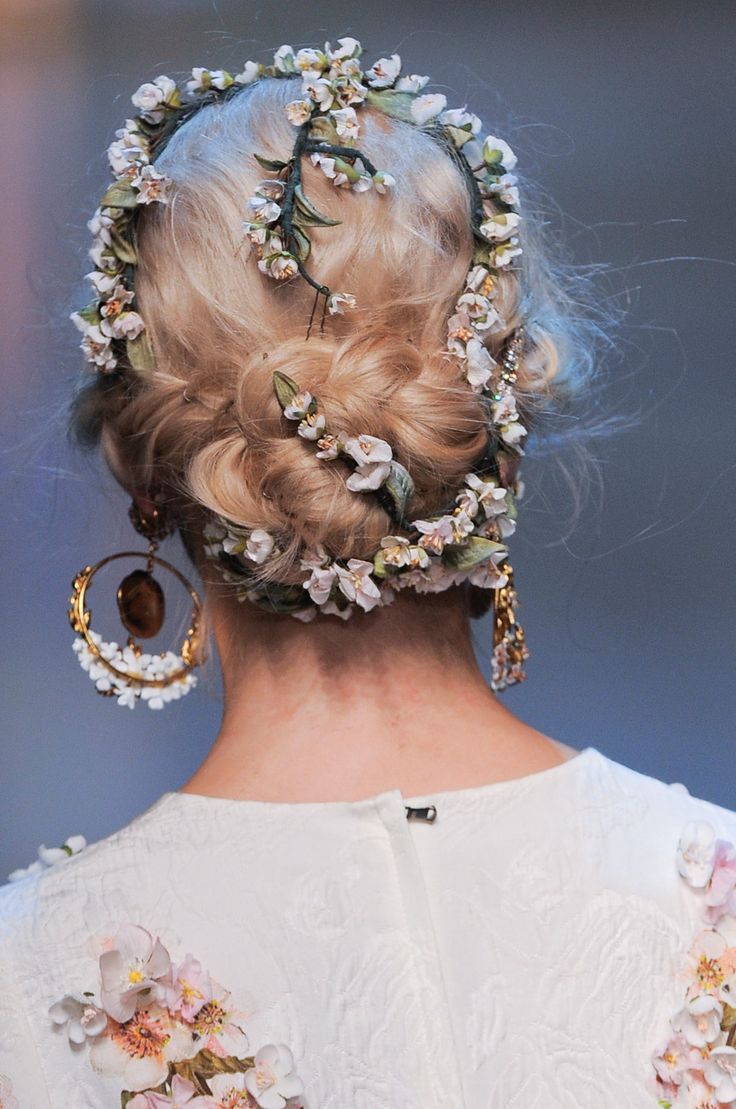 whore-for-couture:  Haute Couture blog :)