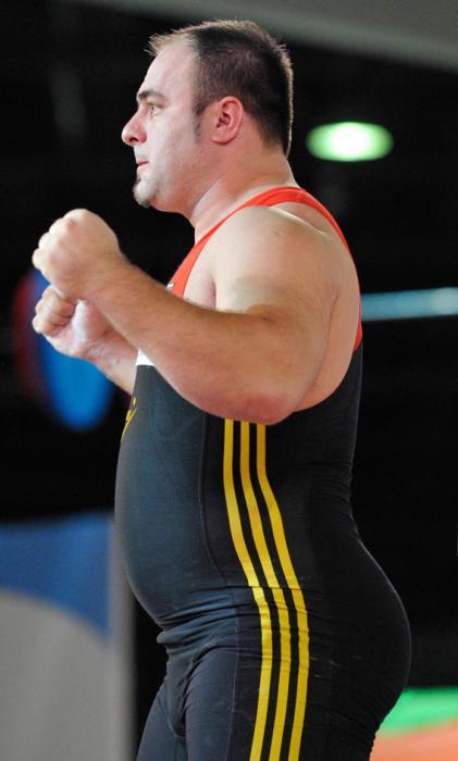 cutecubs:  thebigbearcave:  fuckingfatmuscle:  thebigbearcave: random strongmen Fuck