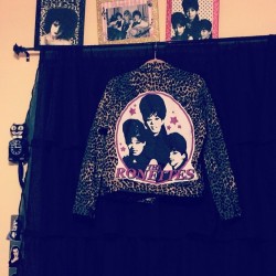 theheftyhideaway:  missbettierage:  herekitty: G I R L  G A N G  I’m coveting this jacket.  I have the shirt they used for the back patch! Brilliant! 
