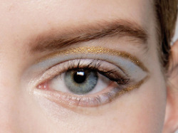 coc-o:  chandelyer:  make-up at Armani Privé