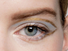 coc-o:  chandelyer:  make-up at Armani Privé spring 2015  oh