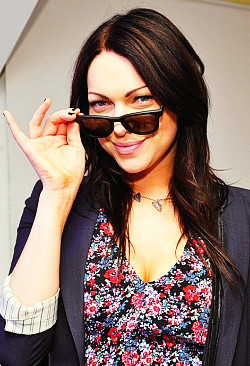 missdontcare-x:  Laura Prepon is literally flawless with any hair colour. 