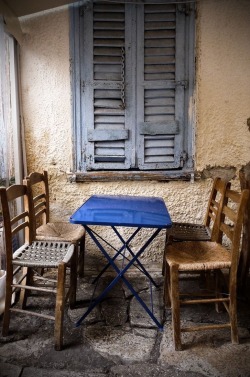 free-spirit-the-soul-of-a-gypsy:  wonderlandarchive:  Old shutters - Greece  http://www.mysecretathens.gr    📷👍   
