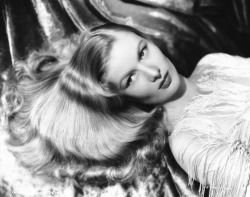 highqualityfashion:  Muses: Veronica Lake (1922-1973)