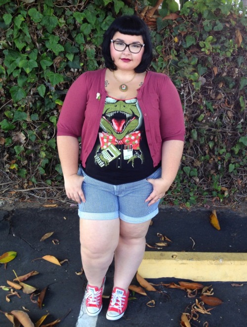 fatandnerdy:  Hello, my name is Enid Coleslaw. Shirt was a men’s T from Woot that I made into a tank.    Pretty