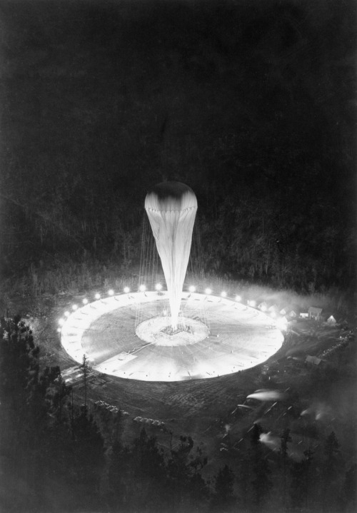 natgeofound:  The balloon Explorer II is launched in 1935 in South Dakota.Photograph by Richard Hewitt Stewart, National Geographic