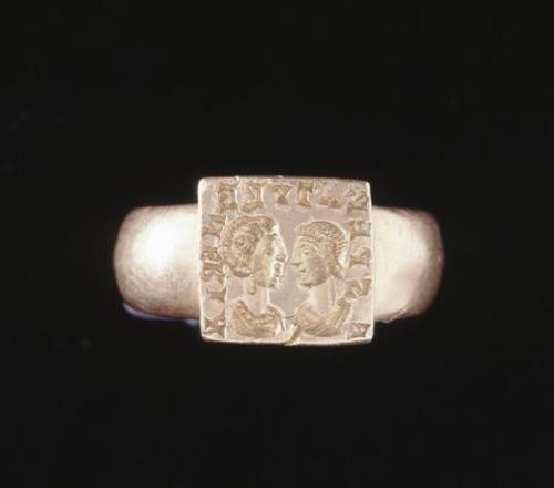 ancientpeoples: Wedding RingRoman (3rd Century)Gold wedding-ring with portraits of a man and a woman