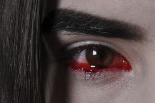 beauty-student:  It’s amazing what you can do on catwalks. 