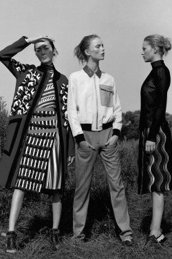 senyahearts:  Fei Fei Sun, Rianne Van Rompaey &amp; Anna Ewers in “Young Guns” for Vogue US, October 2014  Photographed by: Jamie Hawkesworth 