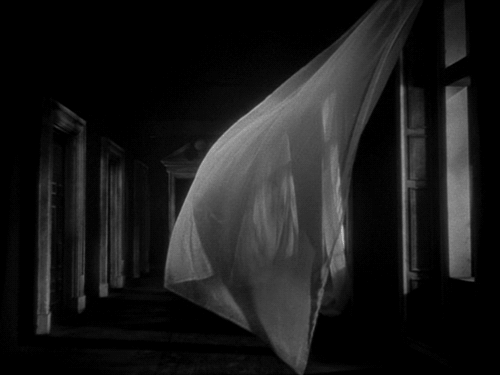 thisobscuredesireforbeauty:La Belle et la Bête (Jean Cocteau, 1946).