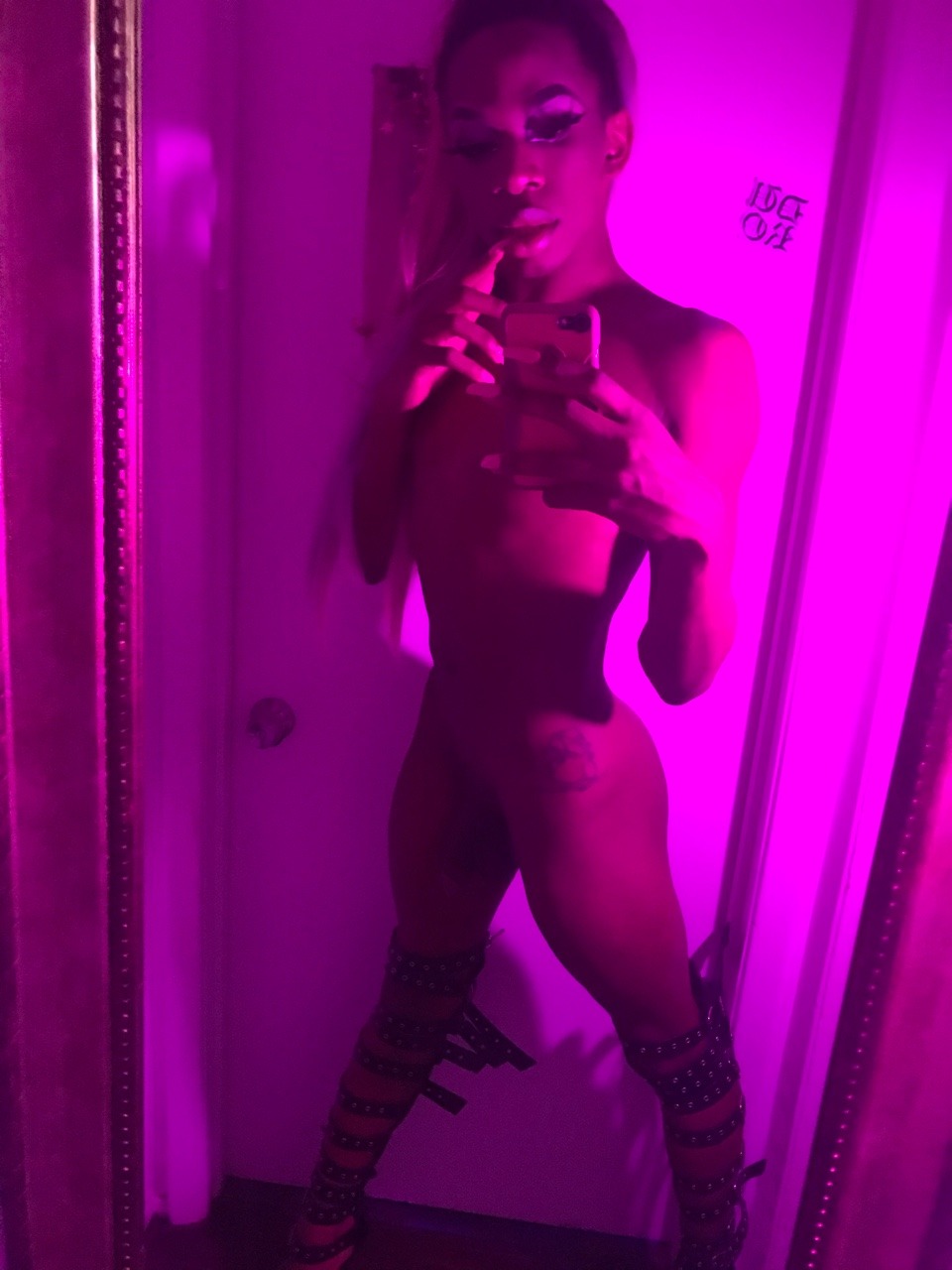 blackexpresso:  andydarrow:  Bow down bitch Bow down Smile little boy You a clown