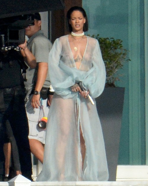 nudecelebsblog:  Rihanna Topless