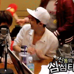 sekchanfan:  Chanyeol protectively holding Kyungsoo ヽ(；▽；)ノ 
