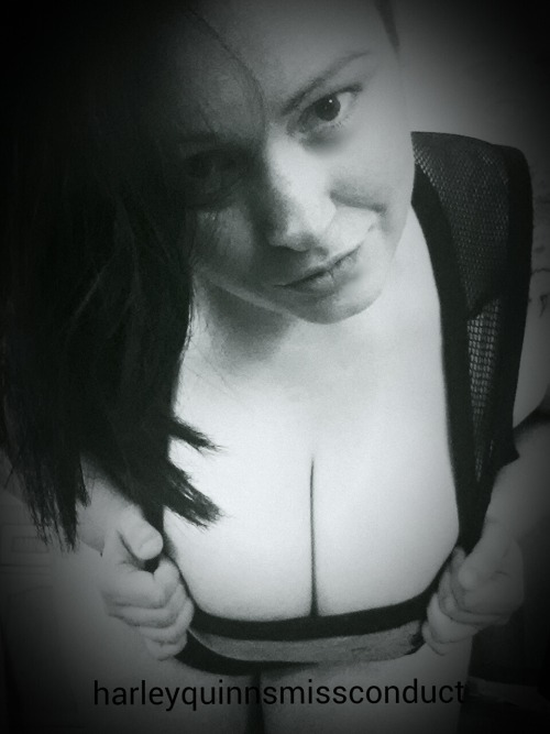 harleyquinnsmissconduct:  Hope all my lil freaks have a great weekend! ~Love, Harley