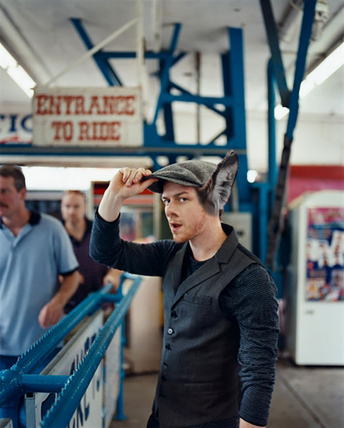 A small donking. I came across this photo of James McAvoy and it screamed Pleasure Island to me. (His nose was not in a good angle to morph into something else though. Cannot deny though that pictures at fairgrounds and theme parks are ideal stock for