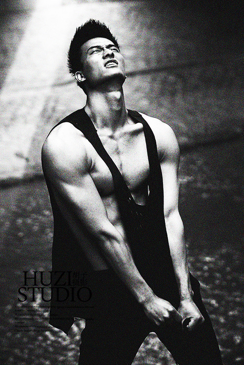yumyumasianhunks:  yum yum Asian hunks. check out my blog