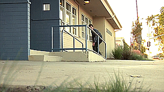 betterskatethannever:  // well it’s no Gonz-kickflipping-thru-the-gap but it’s