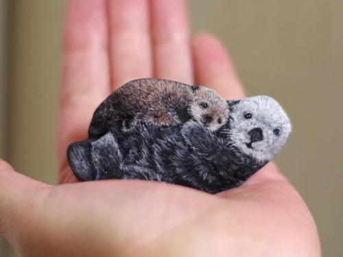 katbeom: sixpenceee: Japanese artist Akie Nakata turns stones and rocks into adorable animal pa
