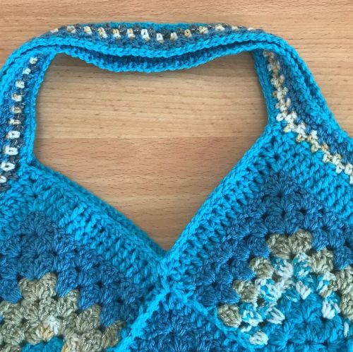 Crochet beach bag finished this weekend, quite simple to make (took longer to piece together than to