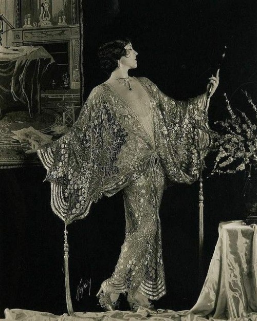 Roaring 1920’s Art Deco Cocoon Flapper Style.