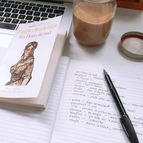 dasistjed: sept 8, 2018some Baudelaire and iced coffee while listening to Daniel Caesar is like stud