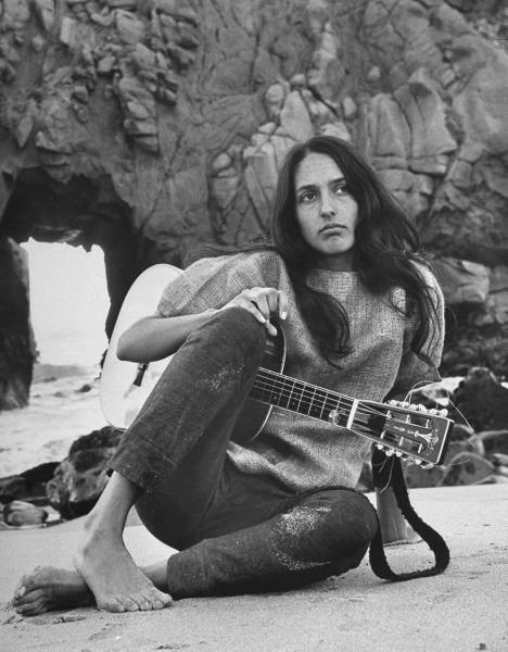 jeanne-art: Joan Baez photographiée par Ralph Crane sur la plage près de chez elle, &a