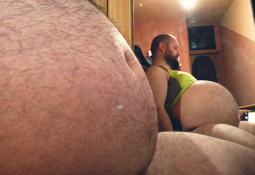 fatlazypanda:  mirror fattie