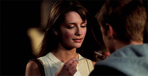 ocgifs: THE OC MEME | six episodes [1/6] ↳ the pilot (1x01)