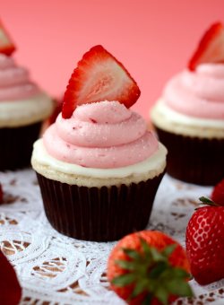 chocolatefoood:  kawaii-food-is-kawaii:  Strawberry White Chocolate Cupcakes  white chocolate request 