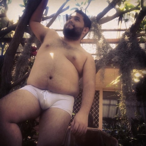 dorilosari:  My love handles on full display 💁‍♀️ #bodypositivity #chubbypride  (at Sydney, Australia)https://www.instagram.com/p/Bq-xEXvgSJd/?utm_source=ig_tumblr_share&igshid=1r3fmye0f23b7