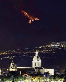 XXX mutant-distraction:Eruption on Mount Etna photo