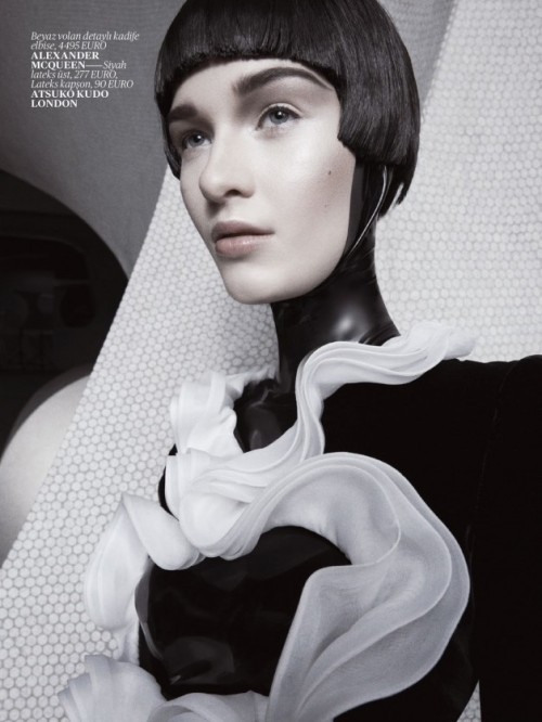 hausofbizarre:  Elena Bartels by Benny Horne for Vogue Turkey 2013     
