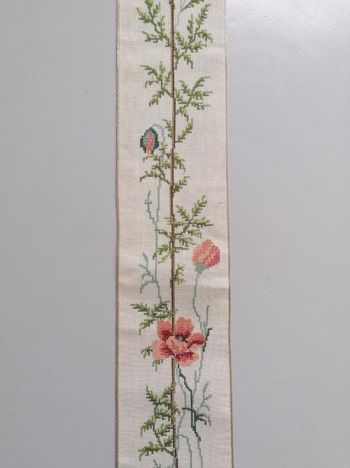 somediyprojects:Norwegian Poppy Wall Hanging, c. 1960s.“This is one of the most gorgeous needl