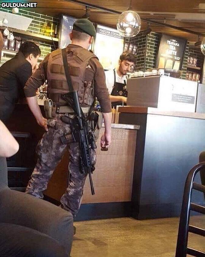 ~~~Bir starbucks...