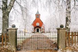 grayskymorning:Swedish Chapel Turned Cozy