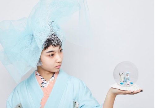 Polar-themed snowball photoshoot set by Aguri Sagimori, featuring the artic patterned furisode I cov