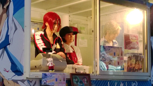 brumalbreeze:ozeanflug and I went to Ikebukuro today to check out the Free! beverage truck! I swear 